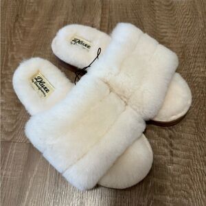 Dluxe by Dearfoam slippers